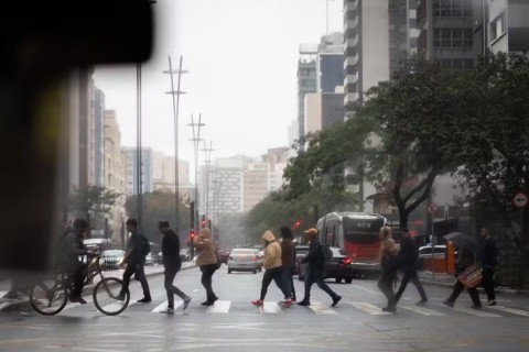 Frente fria traz geada no Sul e risco de temporais no Sudeste; Centro-Oeste segue com tempo seco e baixa umidade